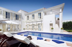 Villa Camelia by HMZ Villas